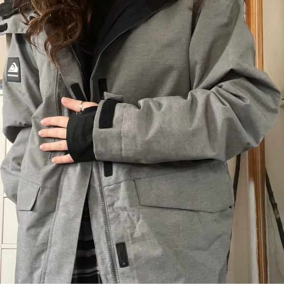 Quicksilver grey ski/snowboarding jacket - Picture 3 of 5